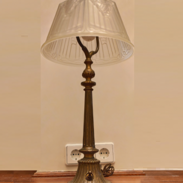 Старинная бронзовая лампа
