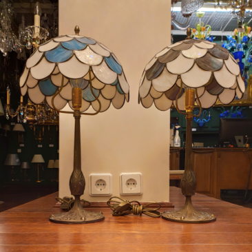 Пара бронзовых ламп с плафонами в стиле "Тиффани"