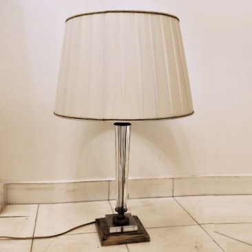 Большая классическая лампа с абажуром