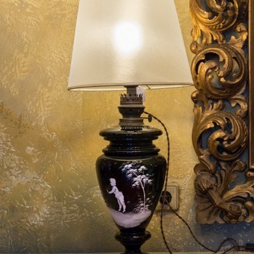Антикварная лампа из стекла с ручной росписью