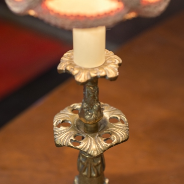 Декоративная лампа с абажуром