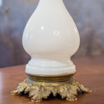 Лампа с молочным стеклом