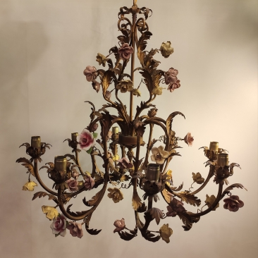 Винтажная люстра с керамичкскими розочками