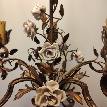 Винтажная железная люстра с розами