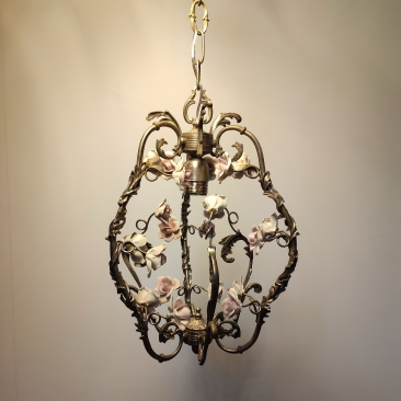 Миниатюрный подвес с розами