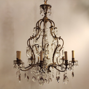 Бронзовая люстра с хрустальным нарядом