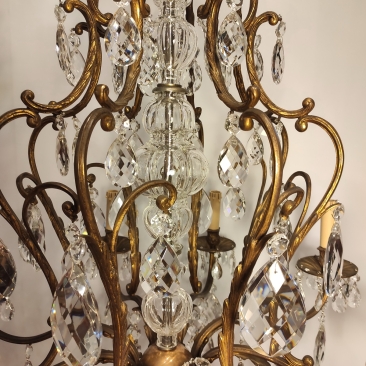 Бронзовая люстра с хрустальным нарядом