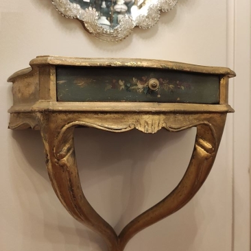 Старинная консоль