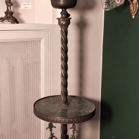 Напольный светильник с мраморным столиком