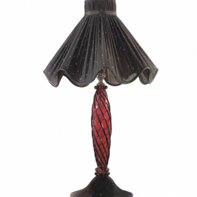 Настольная лампа из красно - черного стекла