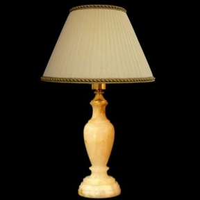 Настольная лампа из белого оникса