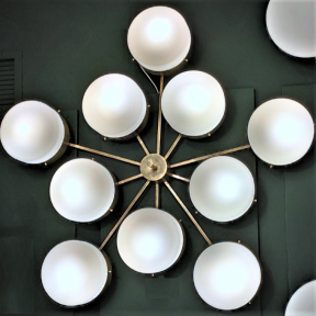 Потолочный светильник с десятью плафонами в стиле модернизм