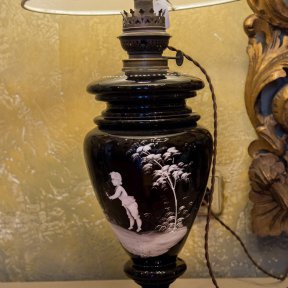 Антикварная лампа из стекла с ручной росписью