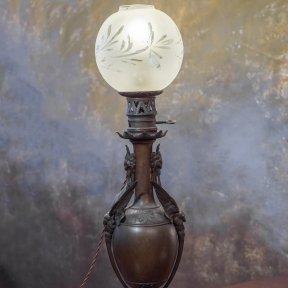 Антикварная лампа в стиле арт-нуво
