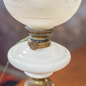 Лампа с молочным стеклом