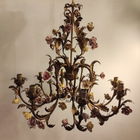 Винтажная люстра с керамичкскими розочками