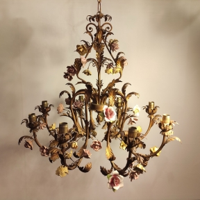 Винтажная люстра с керамичкскими розочками