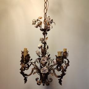 Винтажная железная люстра с розами