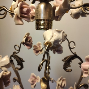 Миниатюрный подвес с розами