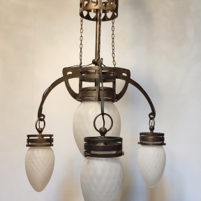 Люстра на цепях в стиле модерн