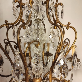 Бронзовая люстра с хрустальным нарядом